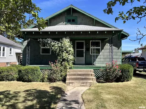 2010 Elm St, Murphysboro, IL 62966