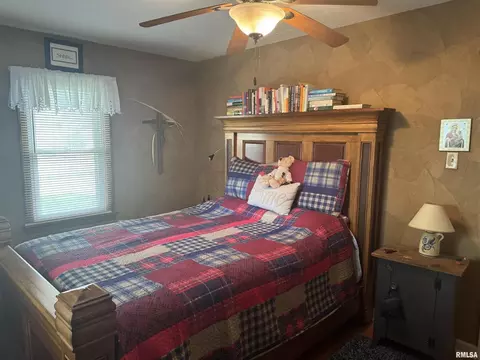 1803 W Cherry St, Marion, IL 62959 photo 10