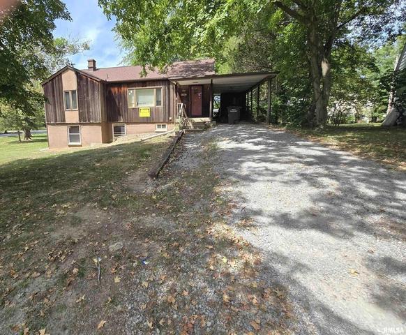 1130 W Walkup St, Carbondale, IL 62901
