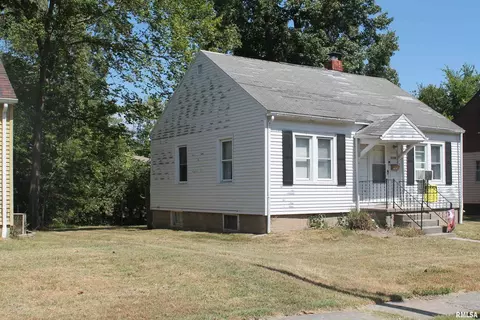 1110 W Walkup St, Carbondale, IL 62901