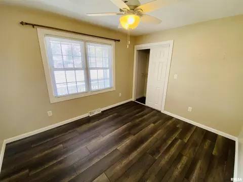 616 E Donna Dr, Irvington, IL 62848 photo 7