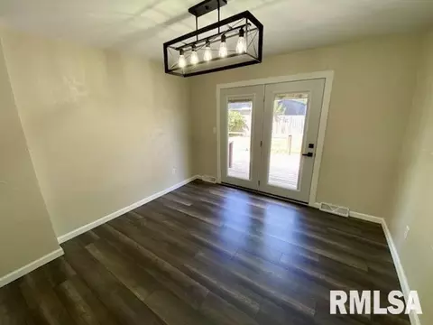 616 E Donna Dr, Irvington, IL 62848 photo 3