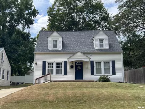 823 N College St, Salem, IL 62881