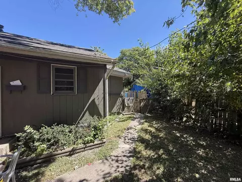 617 N Walnut St, Centralia, IL 62801 photo 3