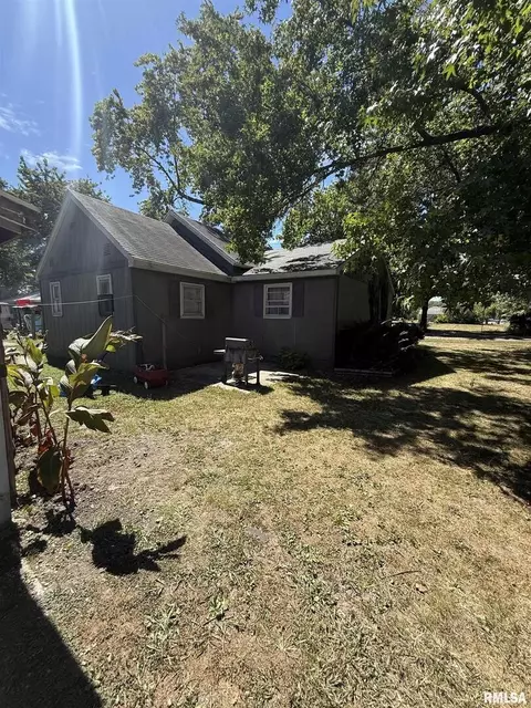 617 N Walnut St, Centralia, IL 62801 photo 8