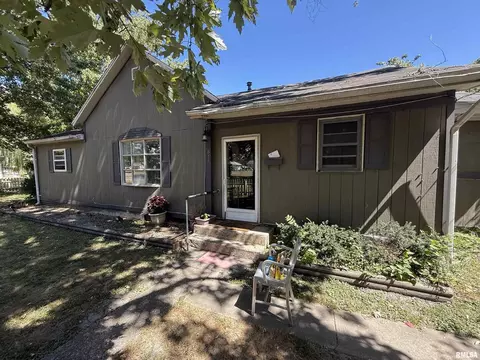 617 N Walnut St, Centralia, IL 62801 photo 2