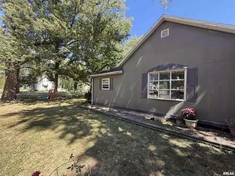 617 N Walnut St, Centralia, IL 62801 photo 4