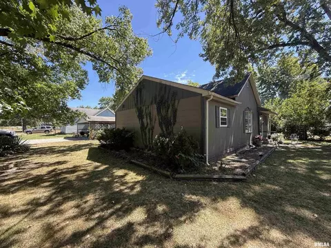 617 N Walnut St, Centralia, IL 62801 photo 7