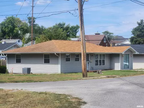 3 S Beaucoup St, Pinckneyville, IL 62274