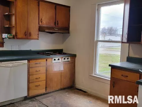 Entry Way - 617 N 14th St, Herrin, IL 62948 photo 3 of 5