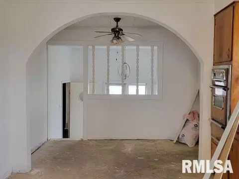 Entry Way - 617 N 14th St, Herrin, IL 62948 photo 4 of 5