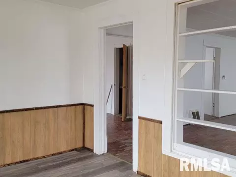 Entry Way - 617 N 14th St, Herrin, IL 62948 photo 1 of 5