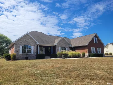 475 N Dartmouth Ln, Mount Vernon, IL 62864