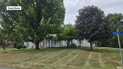 101 Mimosa Dr, Anna, IL 62906