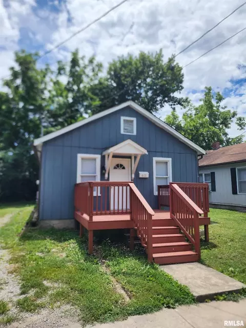 611 W Cherry St, Carbondale, IL 62901