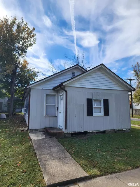 613 W Cherry St, Carbondale, IL 62901