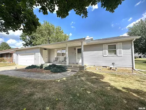 525 Osage Dr, Centralia, IL 62801