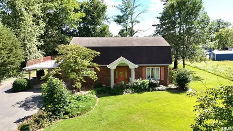 325 S 5th St SW, Clay City, IL 62824