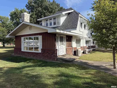 108 Lair Ave, Vernon, IL 62892