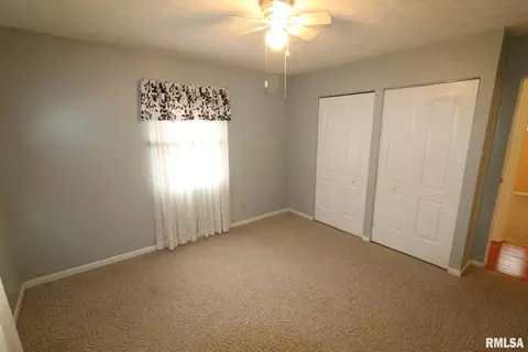 Bedroom - 101 Lingale St, Marion, IL 62959 photo 2 of 10