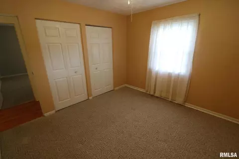 Bedroom - 101 Lingale St, Marion, IL 62959 photo 5 of 10