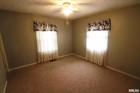 Bedroom - 101 Lingale St, Marion, IL 62959 photo 1 of 10