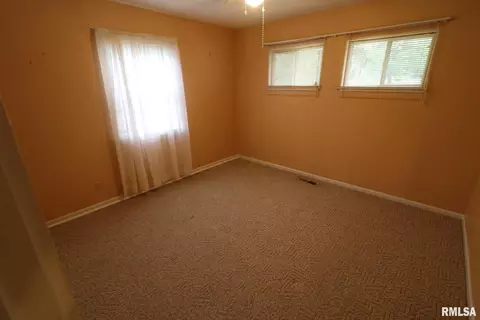 Bedroom - 101 Lingale St, Marion, IL 62959 photo 4 of 10