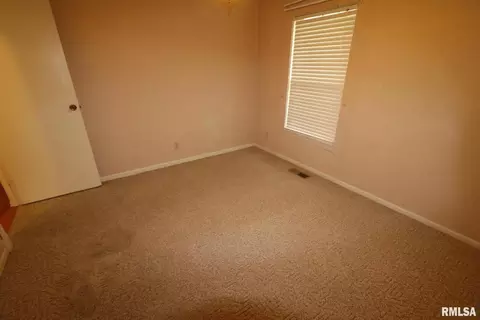 Bedroom - 101 Lingale St, Marion, IL 62959 photo 8 of 10