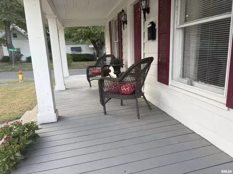 Exterior - 2142 Herbert St, Murphysboro, IL 62966 photo 2 of 3