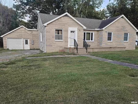 305 N Main, Wayne City, IL 62895