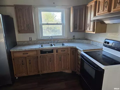 Kitchen - 633 Oak St, Carmi, IL 62821 photo 1 of 1