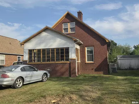 633 Oak St, Carmi, IL 62821