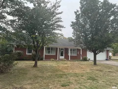 800 Dogwood Ln, Marion, IL 62959