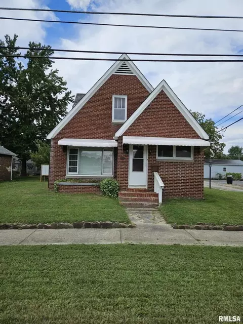 405 S Logan St, West Frankfort, IL 62896