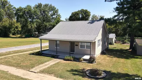 502 S Sunny Slope St, West Frankfort, IL 62896