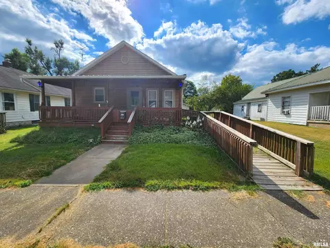 413 N 8th St, Herrin, IL 62948