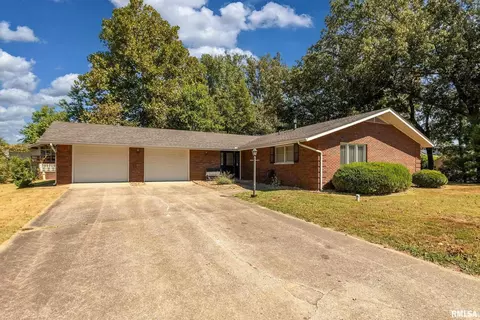 30 Red Bud Rd, Harrisburg, IL 62946