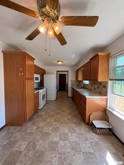 Kitchen - 962 Red Stripe Rd, Sandoval, IL 62882 photo 2 of 2