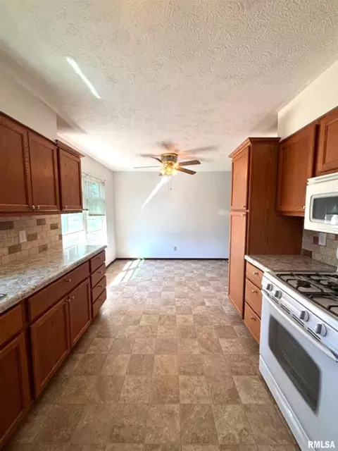 Kitchen - 962 Red Stripe Rd, Sandoval, IL 62882 photo 1 of 2