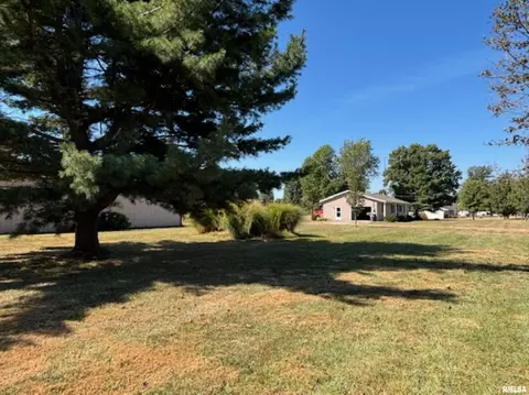 Exterior - 962 Red Stripe Rd, Sandoval, IL 62882 photo 2 of 3