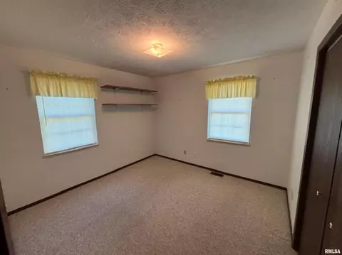 Bedroom - 962 Red Stripe Rd, Sandoval, IL 62882 photo 2 of 3