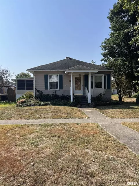 103 E Florence St, Sesser, IL 62884