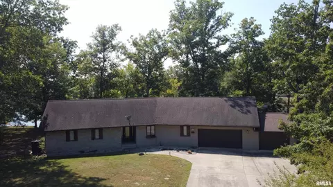 15316 Lake Point Dr, Benton, IL 62812