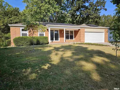 110 N Lark Ln, Carbondale, IL 62901