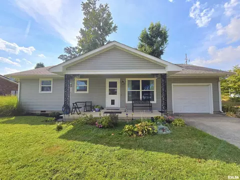 23 W Oak Park Dr, Centralia, IL 62801