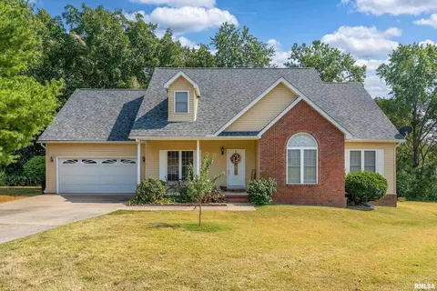 145 Oakview Rd, Carbondale, IL 62901