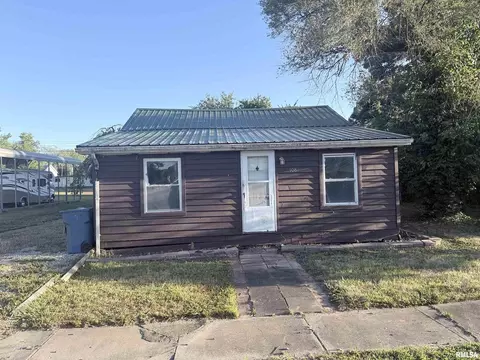 108 W Benedict St, Valier, IL 62891