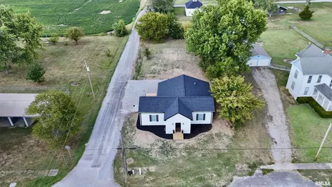 309 W Main St, Ewing, IL 62836 photo 2
