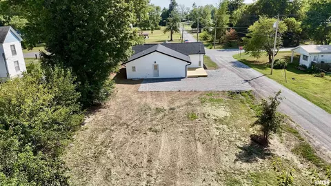 309 W Main St, Ewing, IL 62836 photo 4