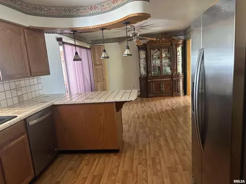 341 Mcfall St, Benton, IL 62812 photo 14